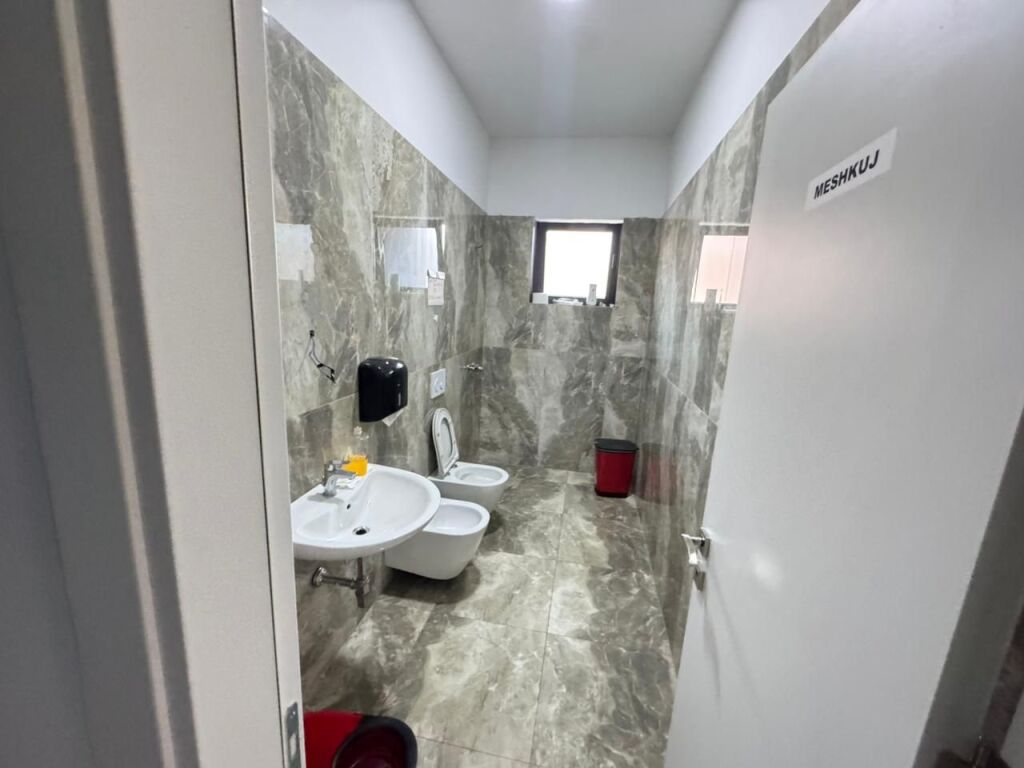 📣 Jepet me qira ambient biznesi 📍 Rruga “Teodor Keko”💰 Çmimi:4500 euro ne muaj