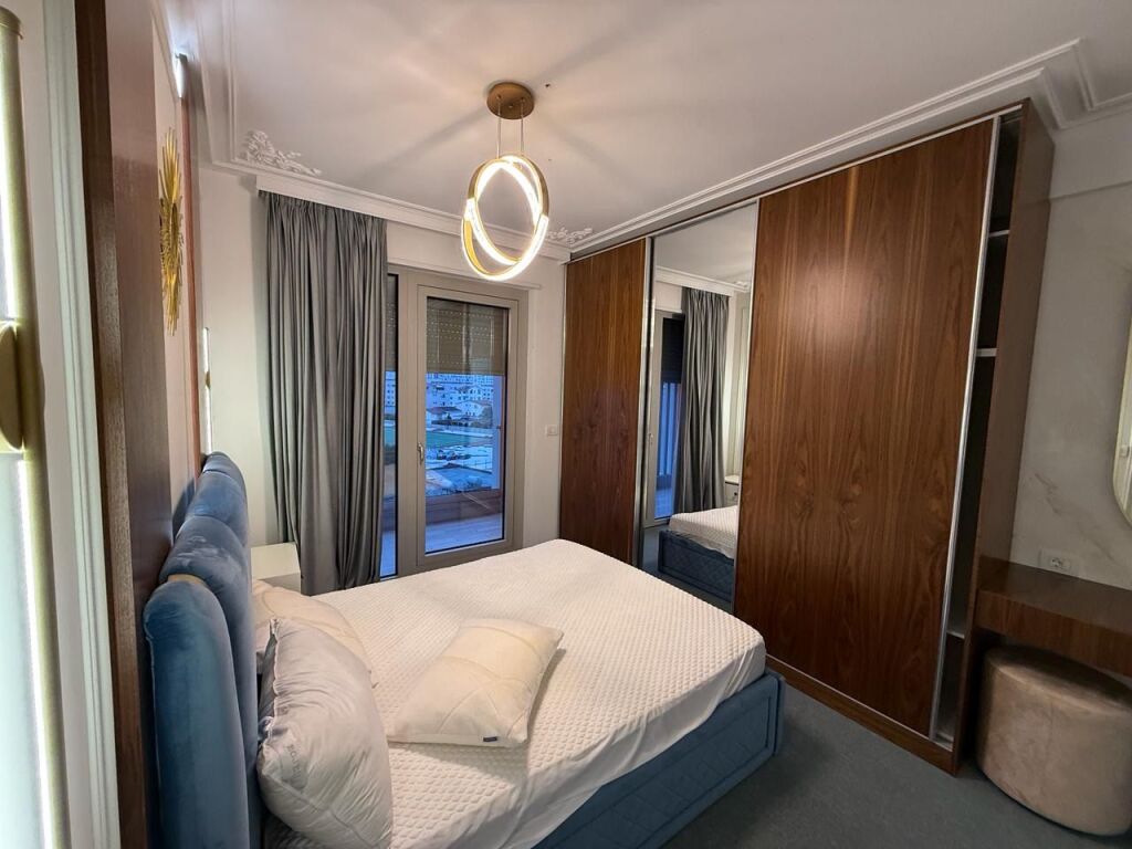 Jepet me qira apartamet 3+1+2 pas Ring center ,Zogu Zi