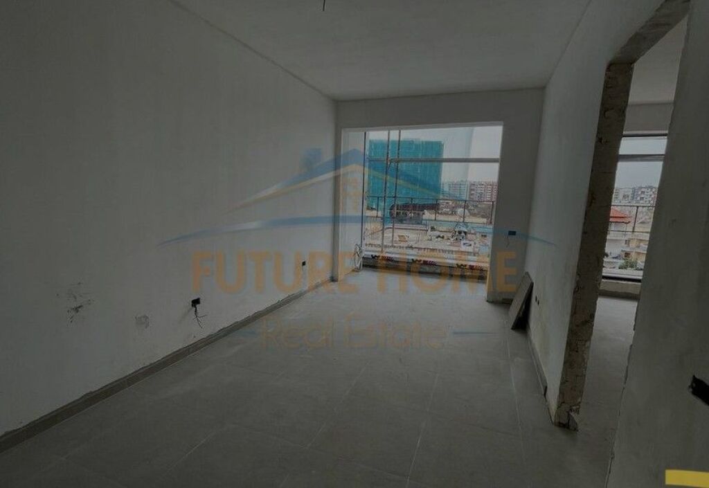 Shitet, Apartament 1+1, Rruga Babë Rexha, Tiranë.