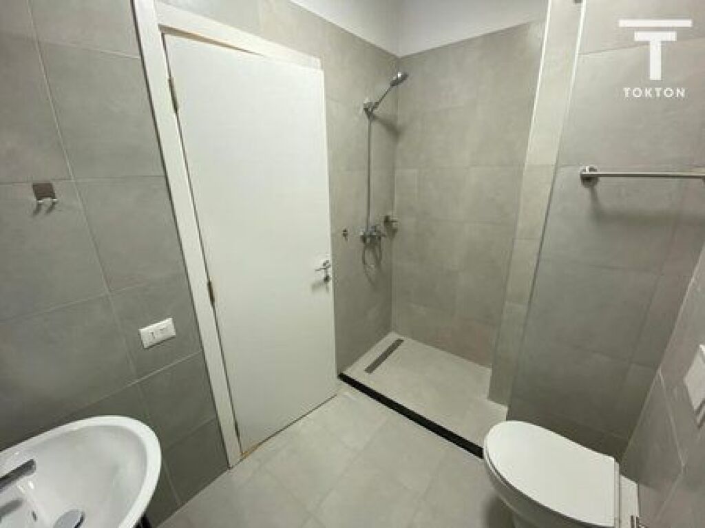 AFFITTO, APPARTAMENTO 2+1+2 &amp; VERANDA LAGO ASCIUTTO, TIRANA