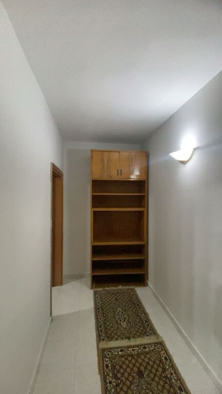 Affittasi appartamento 1+1 in Via Vaso Pasha vicino alla Guardia, al Lago e al Blloku,