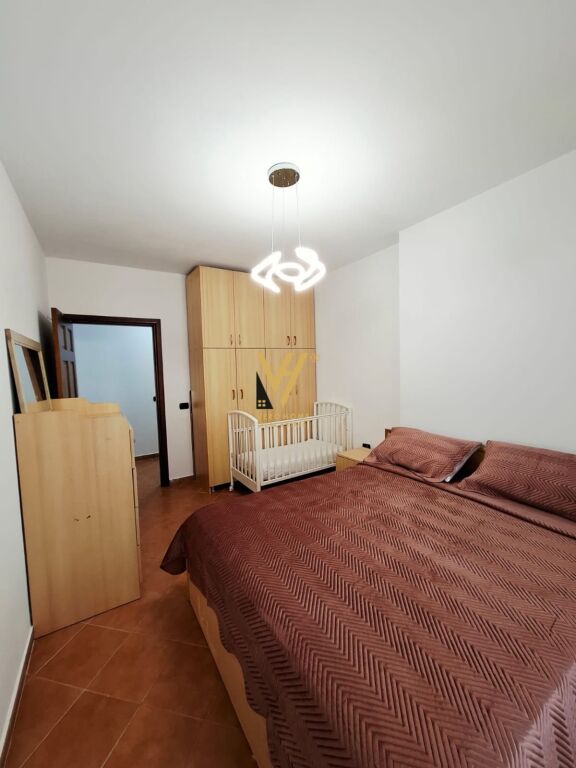 JEPET APARTAMENT 2+1+BLK ME QIRA TE RRUGA HIM KOLLI 70.000 LEKE