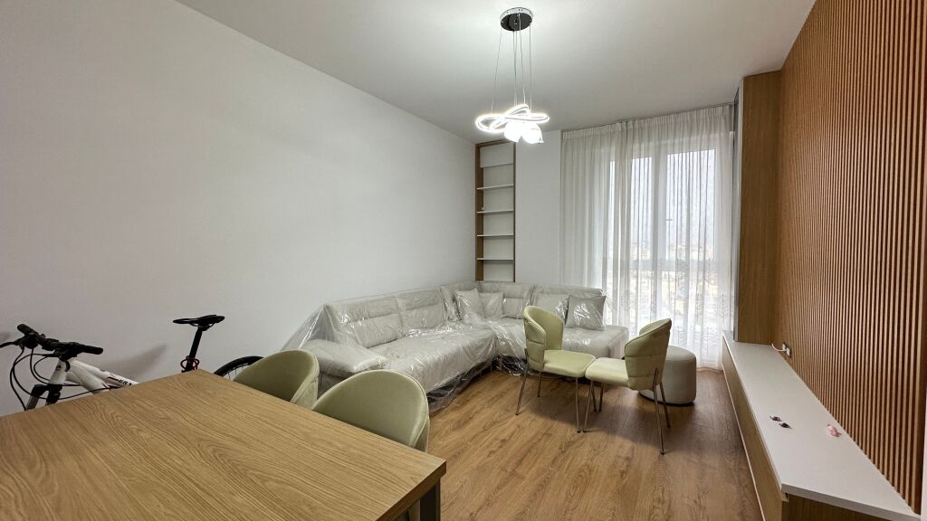 Appartamento 1+1 in affitto a Komuna e Parisit