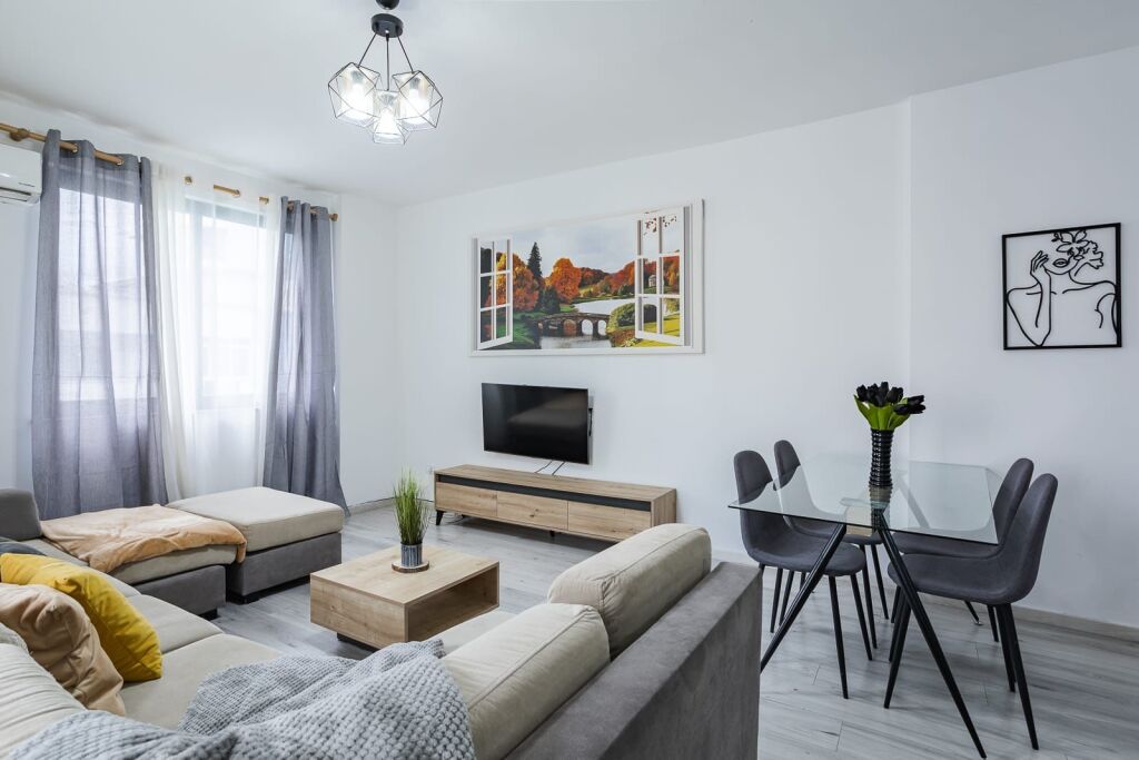 Eskluzive, Jepet me qera apartament 3+1+2 tualete te ish-Ekspozita !