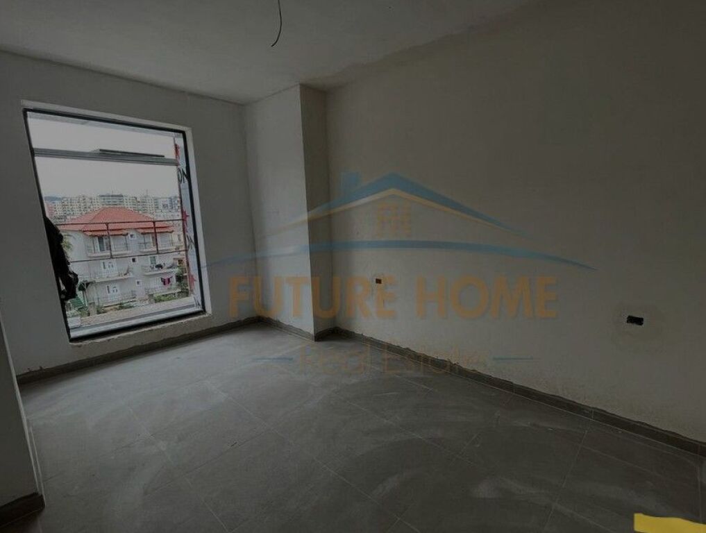 Shitet, Apartament 1+1, Rruga Babë Rexha, Tiranë.