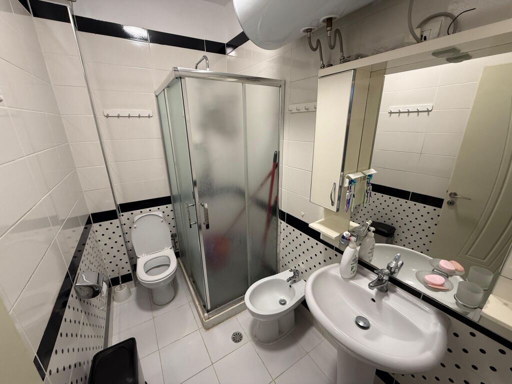 🏡 Japim me qira apartament 1+1 tek Bar Oslo – Rruga Bardhyl