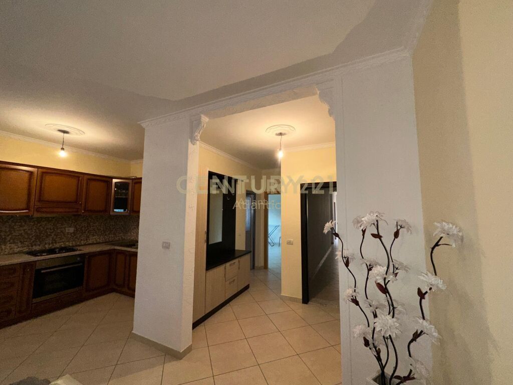 APARTAMENT 2+1 PER QIRA LAGJIA 8-TE DURRES!