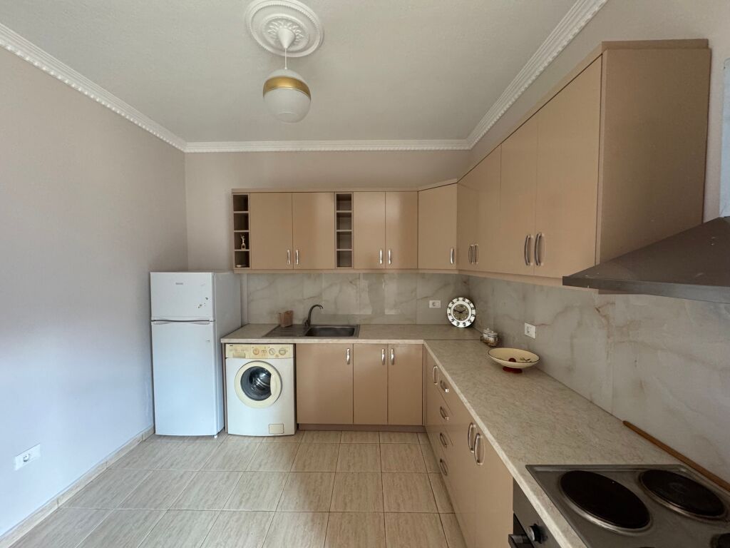 Appartamento 2+1 presso Komuna e Parisit