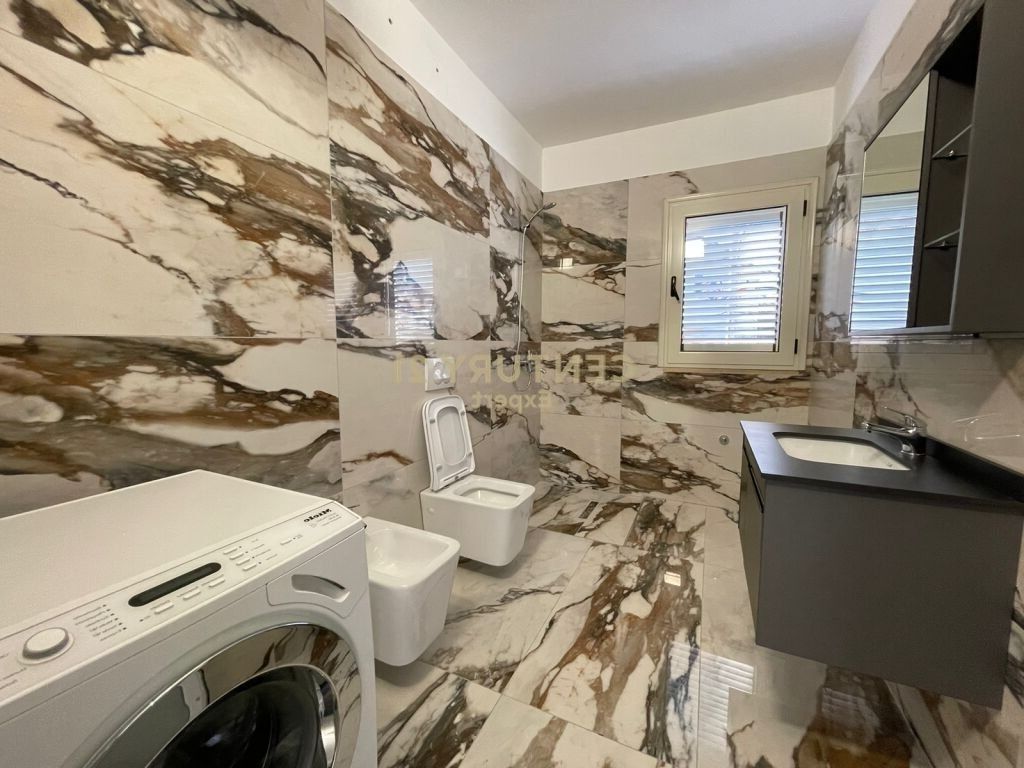 APARTAMENT ME QERA 2+1 PRANE PALLATIT  TE BRIGADES!!!