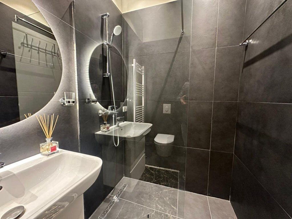 Affittiamo appartamento 2+1+2 con posto auto