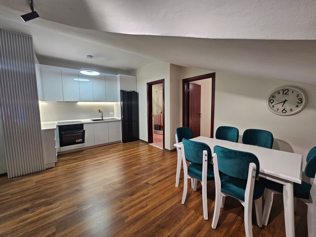 Hera e parë që jepet m e Qera Apt 1+1 (+ Bllkn) 100% i Ri 5 min larg Tegut ,me pamje pamje fantastike nga liqeni Farkës .📍 ( Rezidenca Doros)* Pallat i Ri | *50,000 leke / Muaj* 🔥 Çdo gje e re