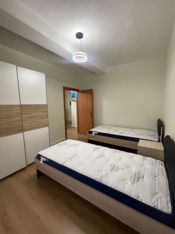 Shtepi me qera 1+1 Komuna Parisit