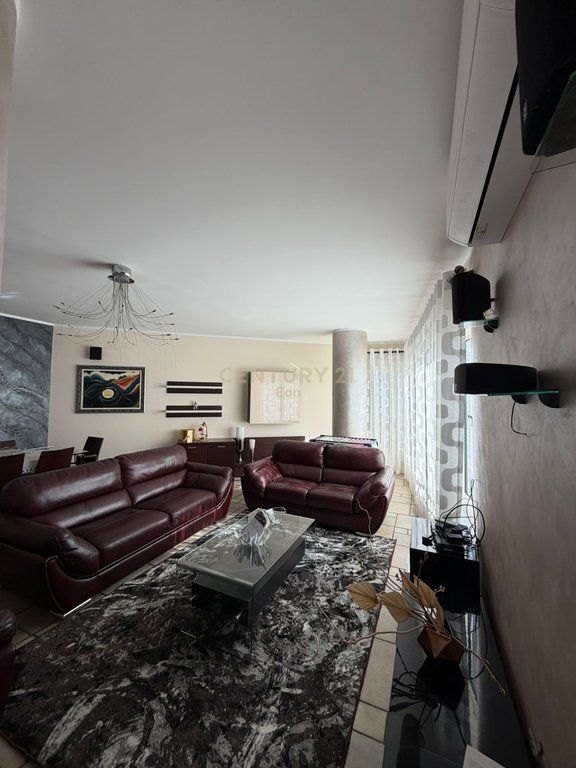 JEPET ME QIRA APARTAMENT 2+1, PRANE BASHKISE DURRES !