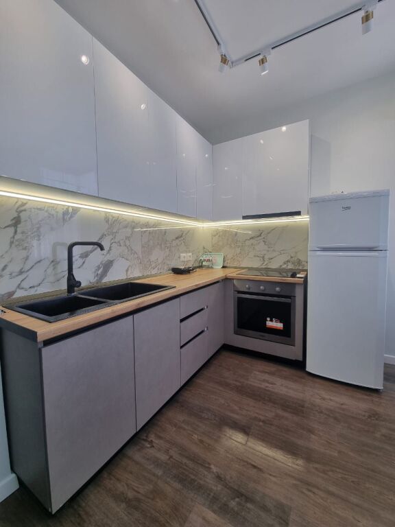 APARTAMENT LUKZOZ PER SHITJE1+1 PRANE QENDRES !