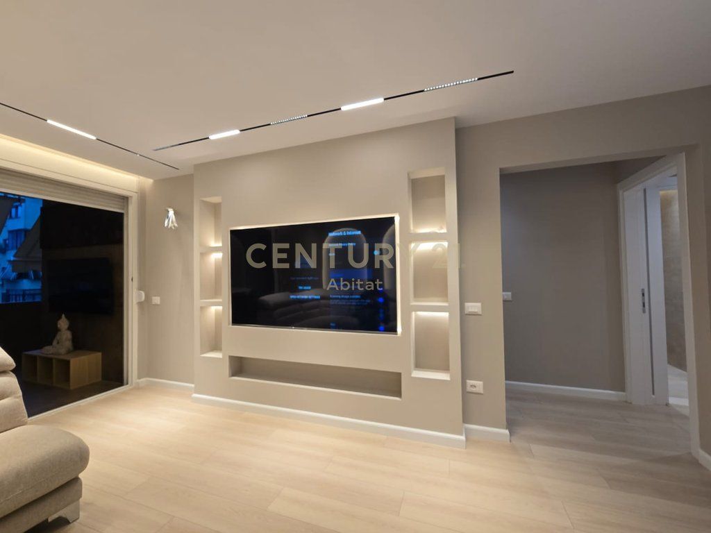 Shitet Apartament 2+1 me Verandë – Ish Ekspozita !