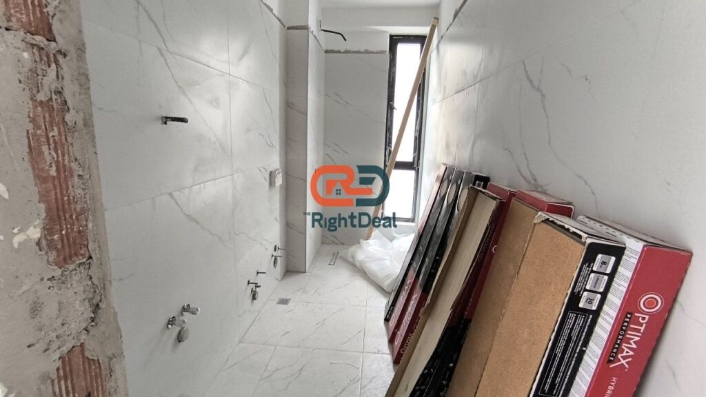 Tek Bulevardi I Ri ,Shitet Apartament 1+1 Me Verande Ne Faze Perfundimtare !!