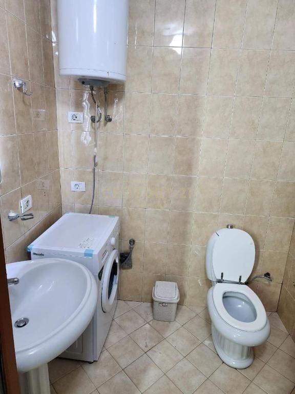 Apartament 1+1 Me Qira në Plazh Hekurudha, Durrës