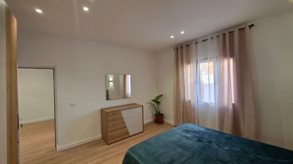 APARTAMENT 1+1 ME QERA – PRANË SERAVE, VLORË