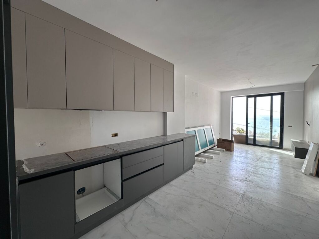 Sarande shitje Apartament me pamje  