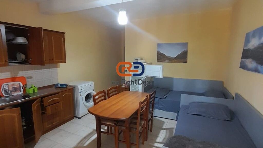 Ne Velipoje, Shiten 2 Apartamente 1+1, Me Planimetri Te Rregullt, Shume Prane Detit!!!