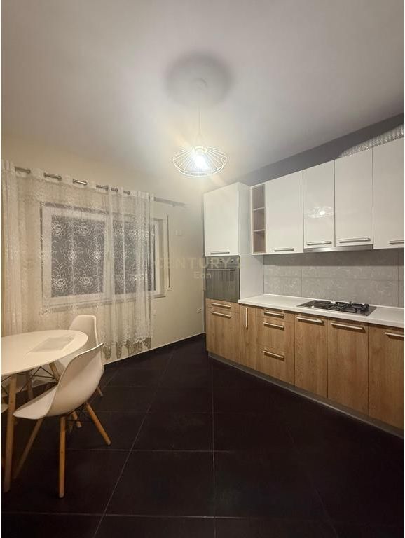 Apartament 2+1 Me Qira në Plazh Stacioni i parë, Durrës!