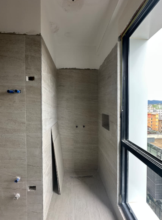 🏢 Shitet Apartament 1+1 – Square 21, Rruga e Kavajës  