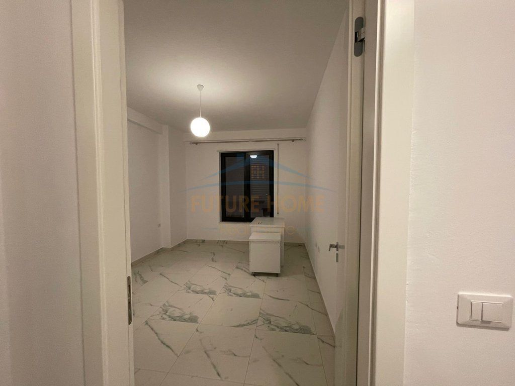 JEPET ME QERA APARTAMENT 2+1+2 PER ZYRA TEK RRUGA KARL GEGA 550 EURO