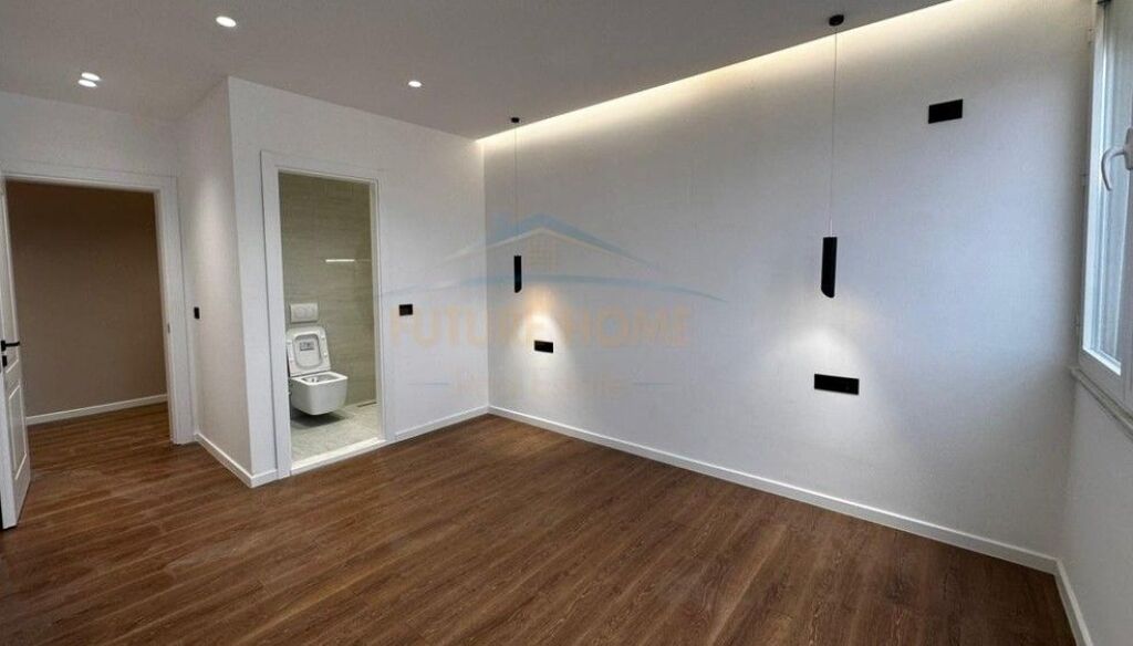 Shitet, Apartament 2+1+2, Komuna e Parisit, Tirane