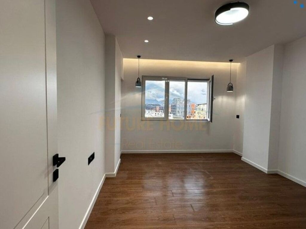 Shitet, Apartament 2+1+2, Komuna e Parisit, Tirane