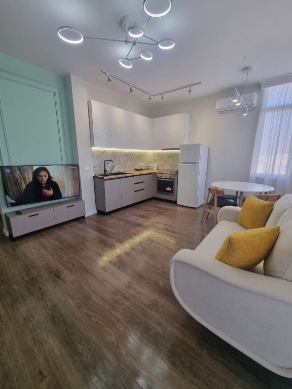 APARTAMENT LUKZOZ PER SHITJE1+1 PRANE QENDRES !