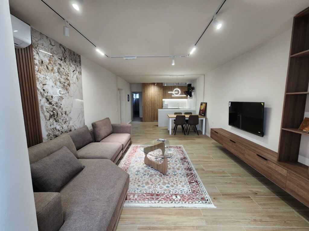 Apartment 2+1 for rent at Irfan Tomini