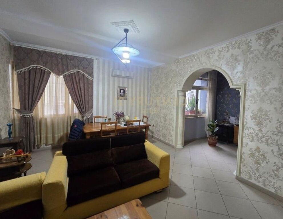 Apartament 2+1+2+Post Parkimi Në Shitje në Irfan Tomini, Tiranë