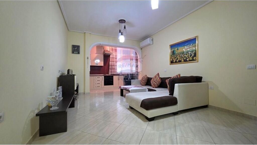 🏡 APARTAMENT 1+1 NË SHITJE – PRANË KISHËS ORTODOKSE, VLORË