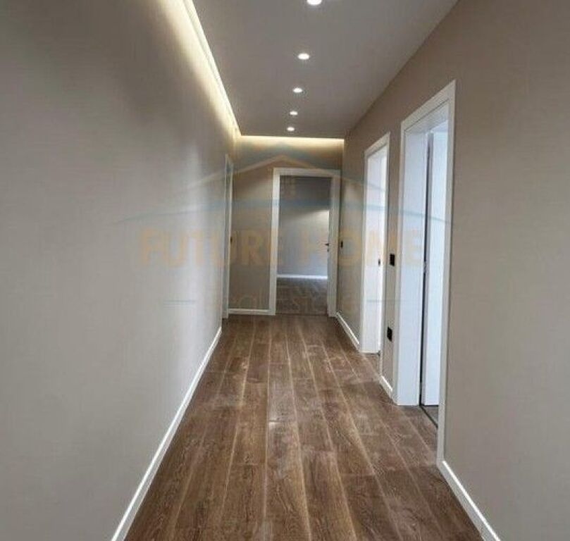 Shitet, Apartament 2+1+2, Komuna e Parisit, Tirane