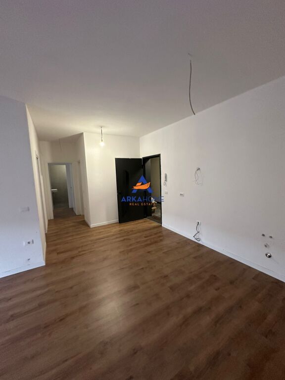 APPARTAMENTO IN AFFITTO  GARAGE PARCHEGGIO VIA 5 MAJI 850.000 LEK