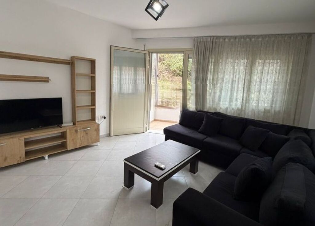 OKAZION SHITET APARTAMENTI 1+1 PRANE KOMPLEKS FRATARI , KOPSHTI BOTANIK!