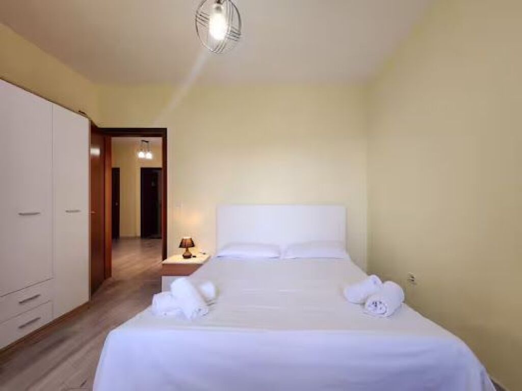 Eskluzive, Jepet me qera apartament 3+1+2 tualete te ish-Ekspozita !