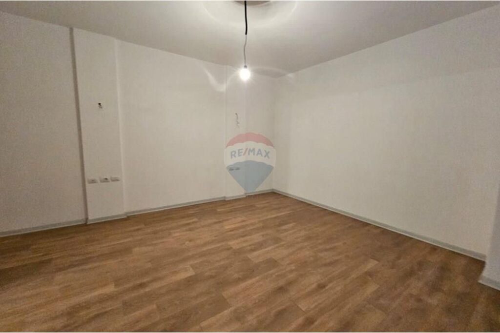 Zyre per qira tek Rruga e Kavajes!