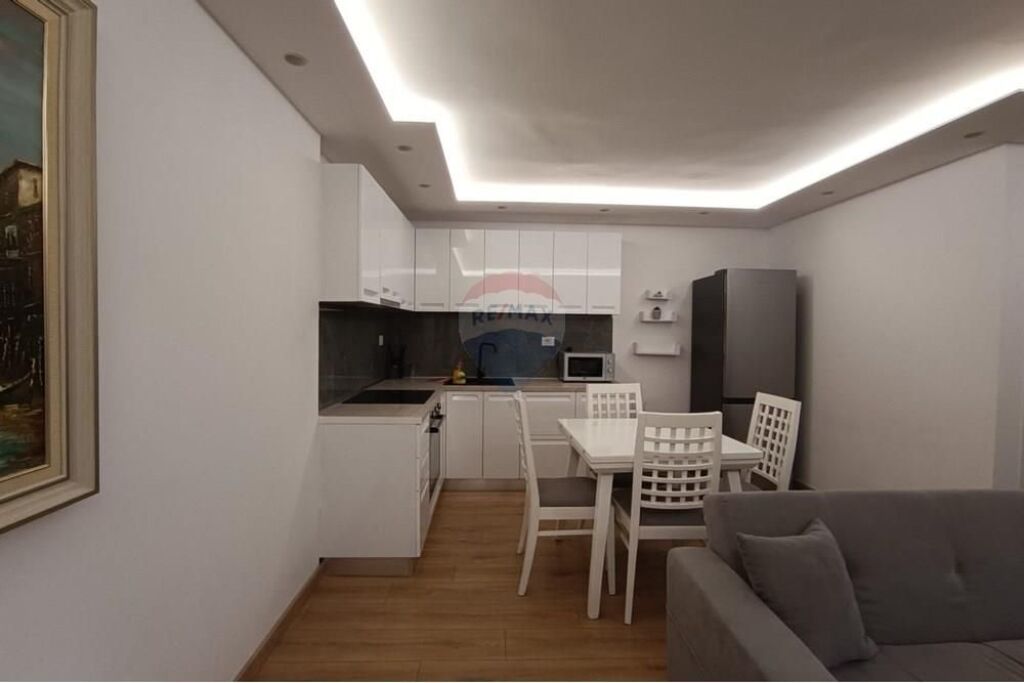 Apartament 2+1 me qera ne Qender