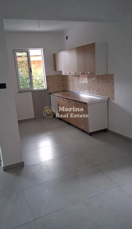 Qera | Shtëpi private 2 + 1 | Kinostudio | 350 €/muaj