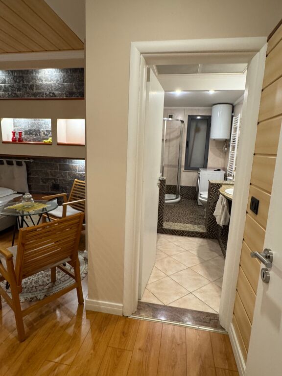 2 appartamenti per airbnb nel centro vicino a 9 kateshet