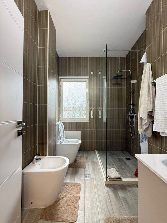 Apartament 2+1+2 Me Qira me Pamje Deti, Vollga Durrës - 850€ | 100 m²