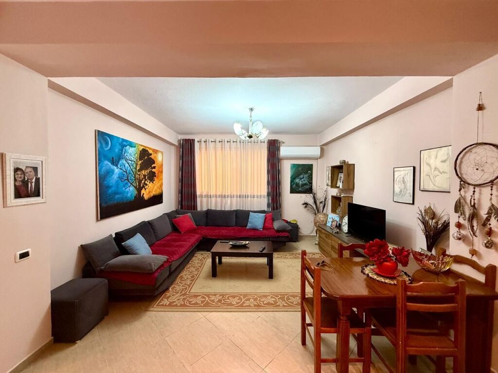 SHTEPI PRIVATE NE SHITJE TE TRESHI