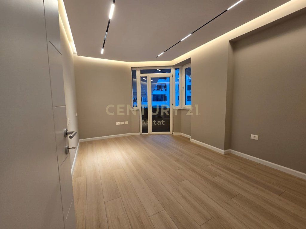 Shitet Apartament 2+1 me Verandë – Ish Ekspozita !