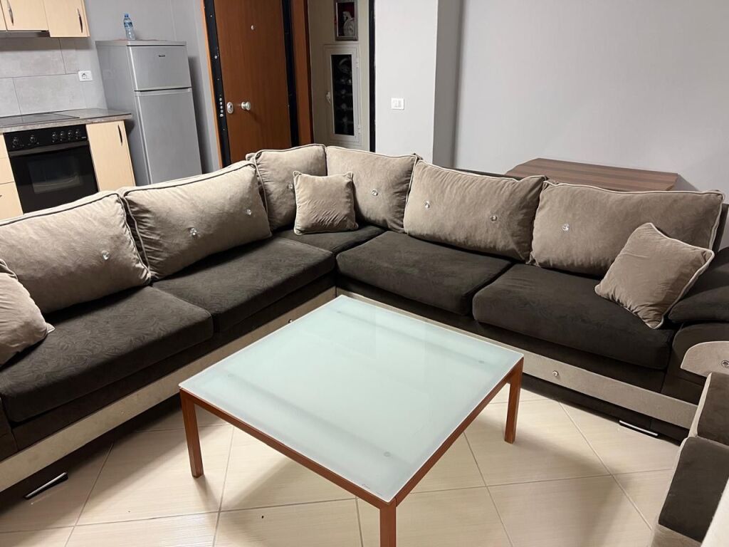 APARTAMENT 1+1 PER QIRA TEK LIQENI I THATE !