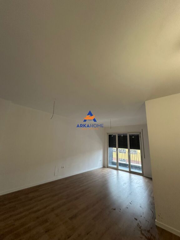 APPARTAMENTO IN AFFITTO  GARAGE PARCHEGGIO VIA 5 MAJI 850.000 LEK