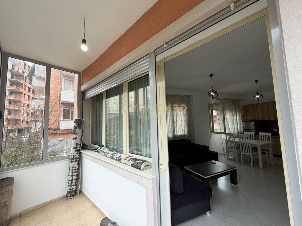 OKAZION SHITET APARTAMENTI 1+1 PRANE KOMPLEKS FRATARI , KOPSHTI BOTANIK!