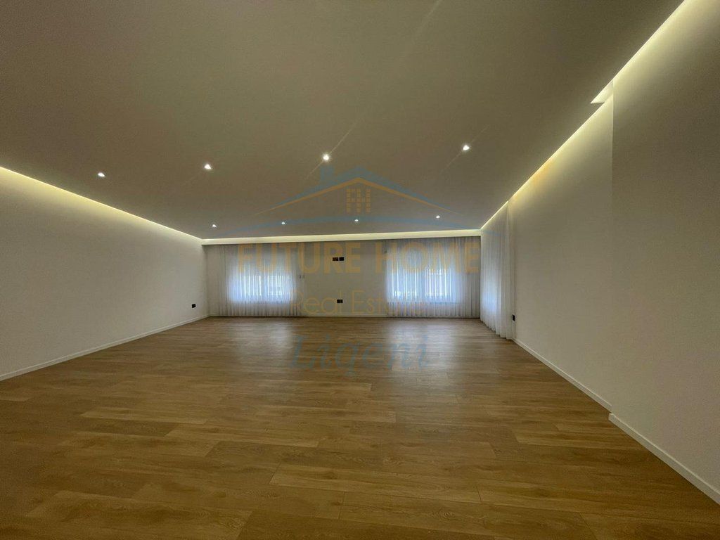 Qera, Vilë, Teg, Secret Garden, Tirane.