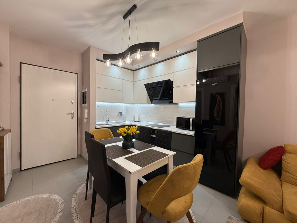 Apartament 1+1 për qira – pranë Stadiumit Dinamo, Shushica