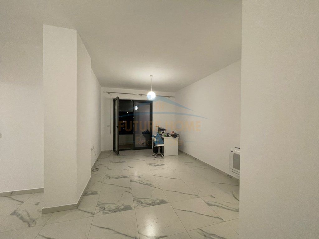 JEPET ME QERA APARTAMENT 2+1+2 PER ZYRA TEK RRUGA KARL GEGA 550 EURO